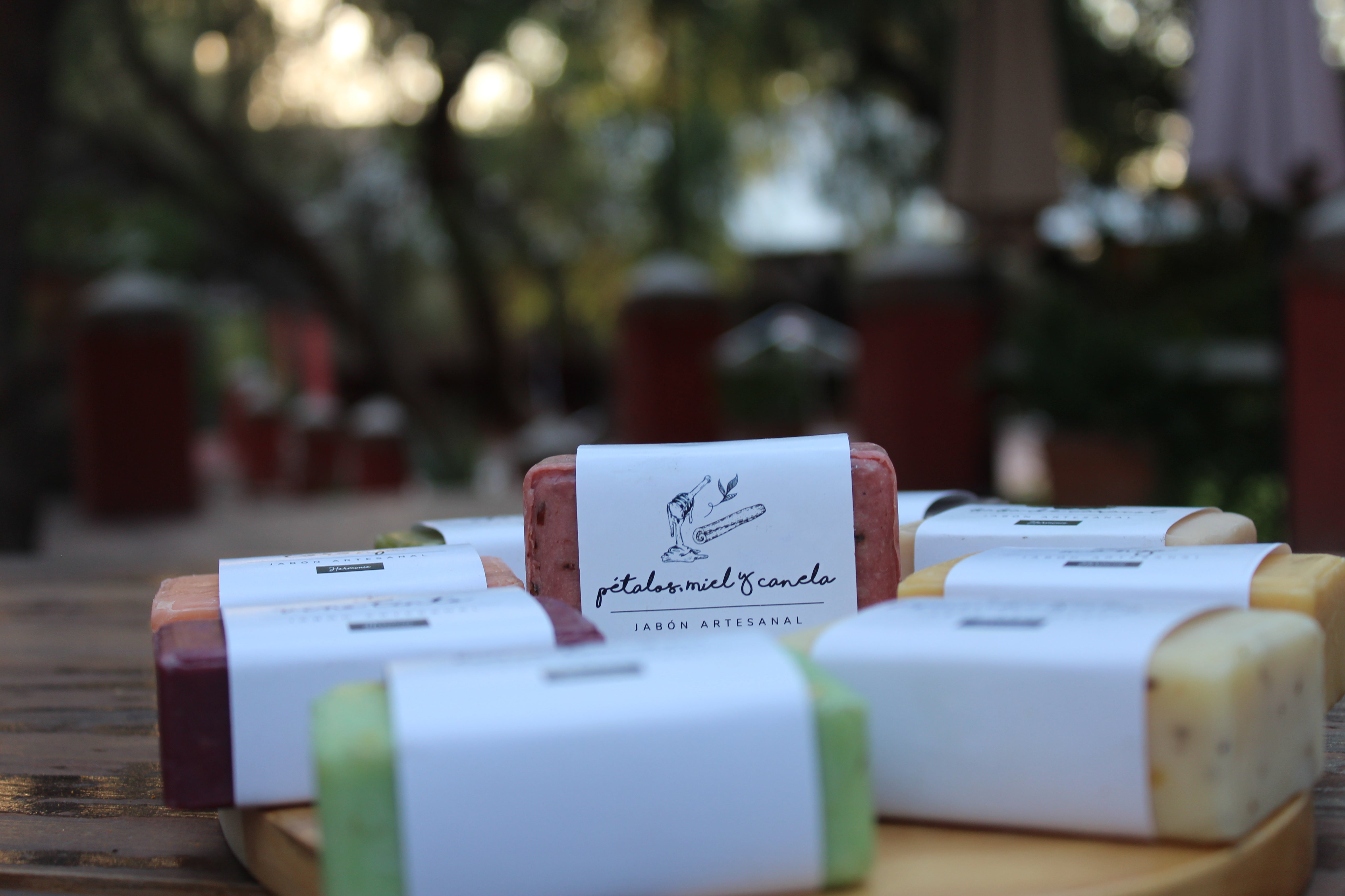 JABÓN PÉTALOS, MIEL Y CANELA